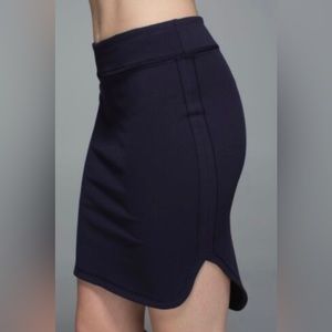 Lululemon pull on city skirt